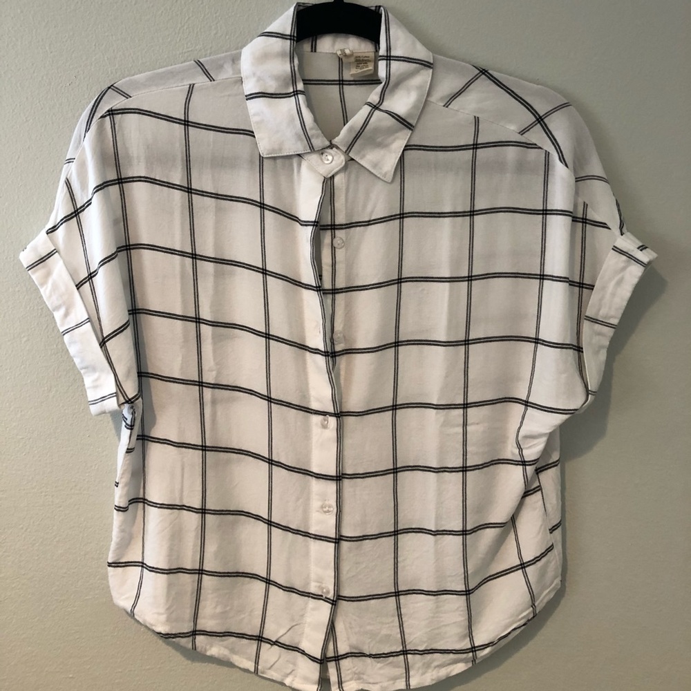 Cropped short sleeve plaid shirt